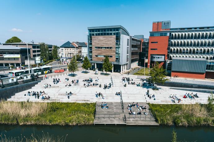 Belgijskie miasto z historyczną architekturą