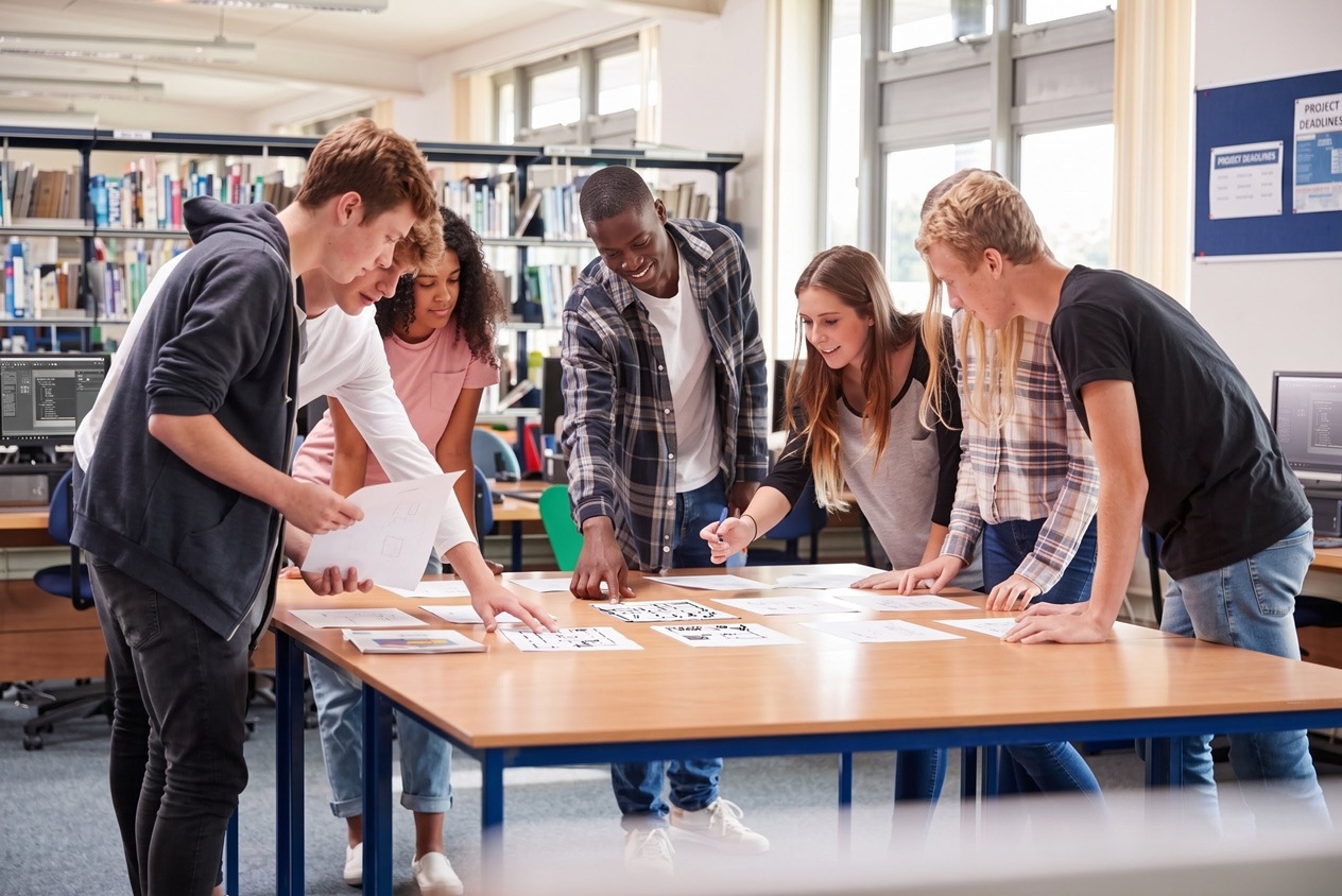 Studentai dirba grupėje Danijos universitete